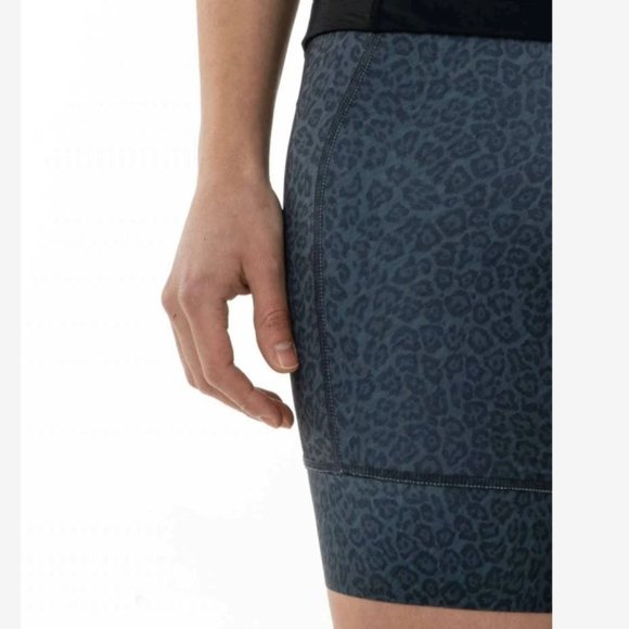 Women's Samsara 7" PADDED bike short for Peloton riders, never worn in Leopard - Picture 2 of 2